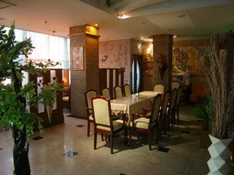 365Days Inn Hotel Γιτσάνγκ Εστιατόριο φωτογραφία
